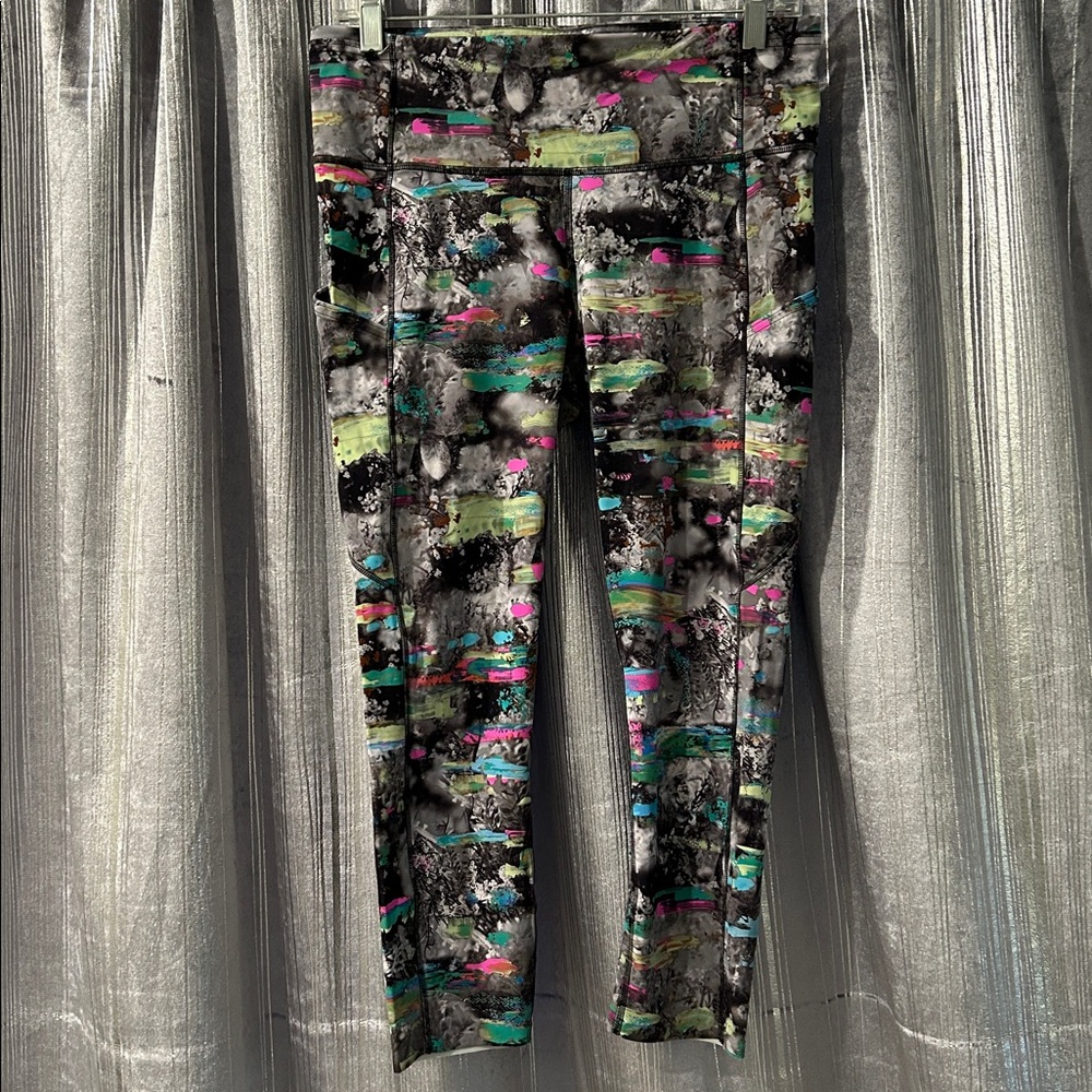Fast and Free Reflective High-Rise tight. SIZE 10